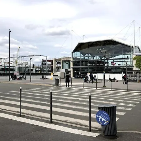 A 3 Min Gare Massy-tgv アパート
